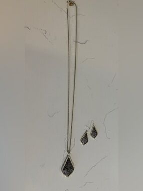 Kendra Scott Aiden Necklace and Earring Set